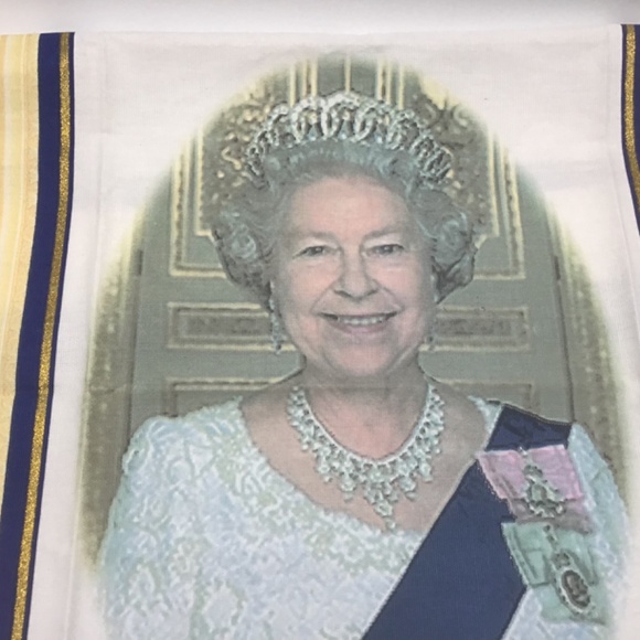 Souvenir Tea Towel Her Majesty Queen Elizabeth || Celebrating Her 80th Birthday - Picture 4 of 7
